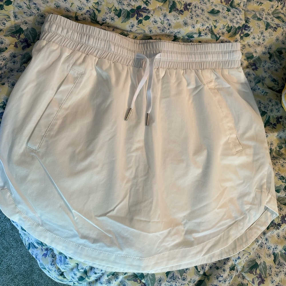 High waisted draw string side pocket 2 in 1 curved hem mini golf skirt